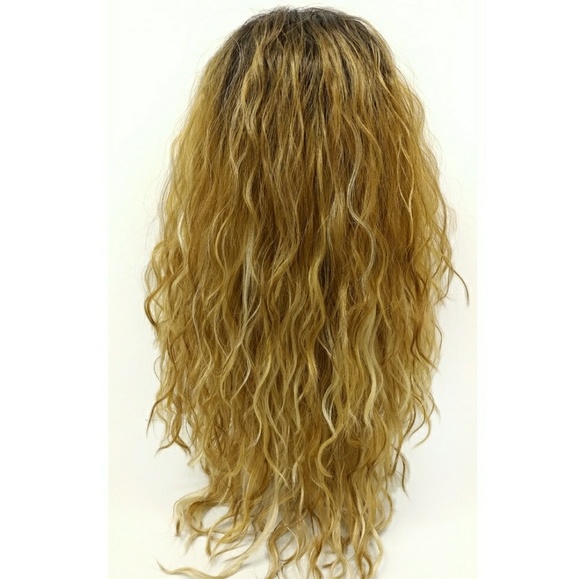 Golden blonde wavy lace front heat resistant wig - Picture 3 of 5